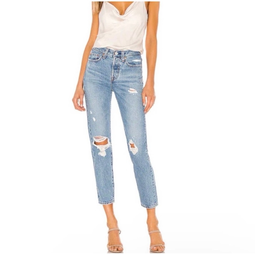 LEVIS | Wedgie Straight Leg Distressed Cropped High Rise Jeans Size: 32